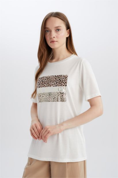 تيشيرت نص كم بطبعة جلد نمر قصة عادية برقبة مستديرة