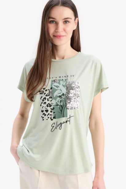 تيشيرت نص كم مطبوع برقبة مستديرة