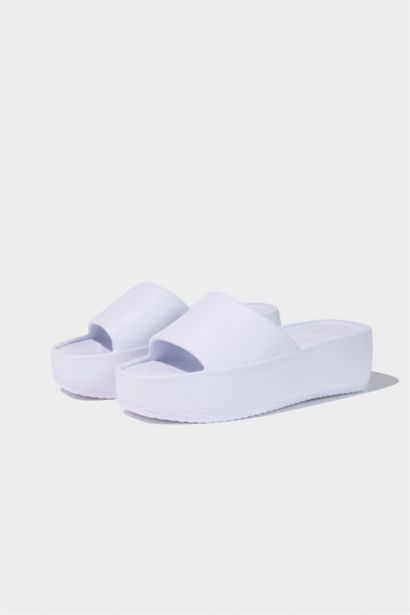 شبشب حريمي بكعب مسطح بشريط مزدوج