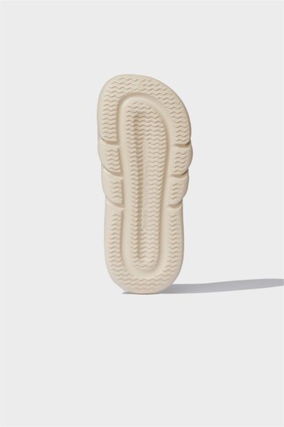 صندل حريمي بيج بكعب مسطح