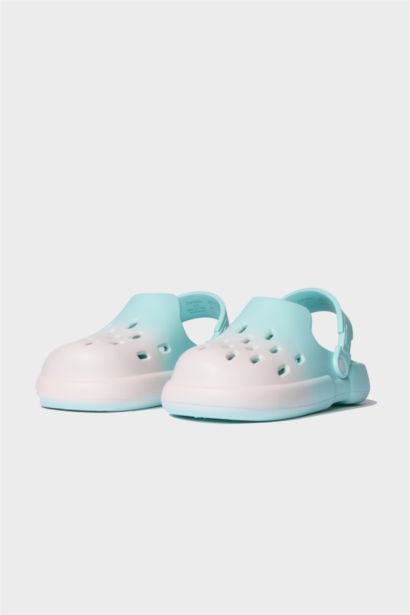 صندل حريمي فيروزي بكعب مسطح