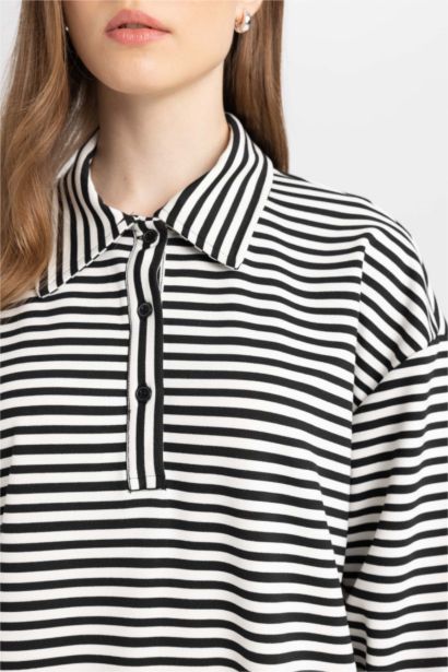 فستان مخطط طويل قصة مريحة بياقة بولو