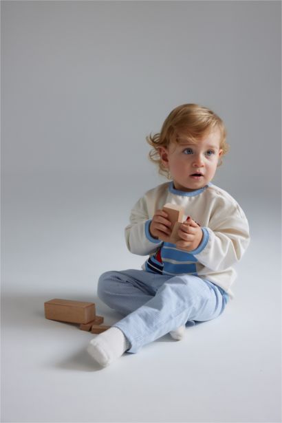 Ensemble de sweatshirt imprimé à col rond et pantalon rayé pour bébé garçon
