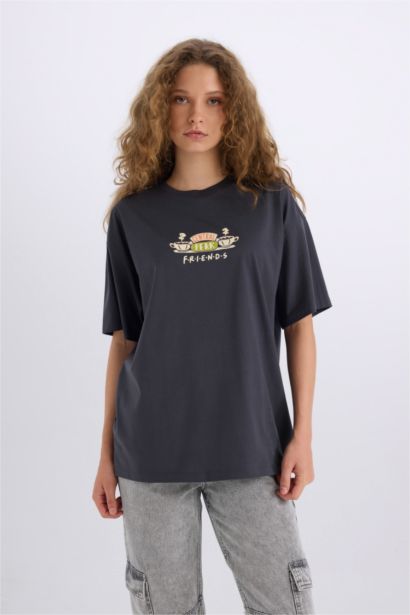 تيشيرت اوفر سايز بياخة مستديرة بطبعة خلف من فرندز