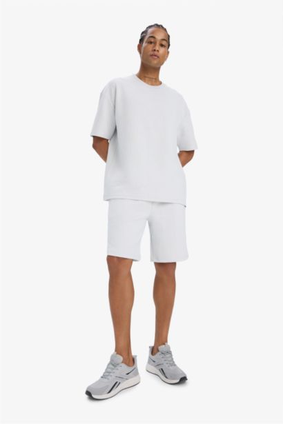 تيشيرت رياضي نص كم اوفر سايز برقبة مستديرة من DeFactoFit