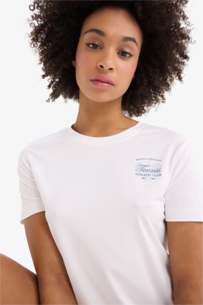 تيشيرت رياضي اوفر سايز بطبعة شعار برقبة مستديرة من DeFactoFit