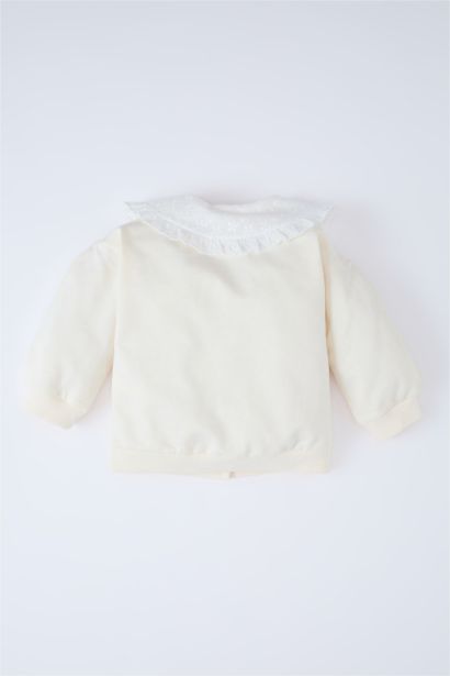 سترة بنات برقبة بالدانتيل قصة عادية