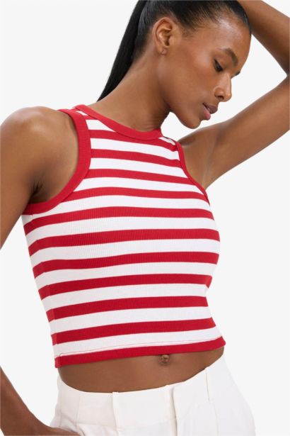 تانك توب قصة عادية برقبة مخططة