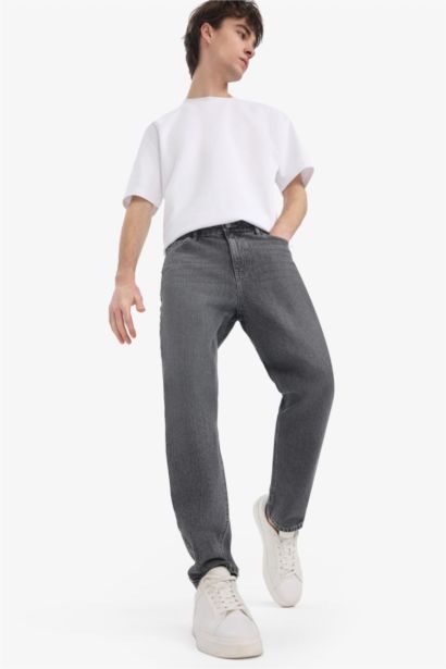 90's Slim Fit Straight Leg Jeans