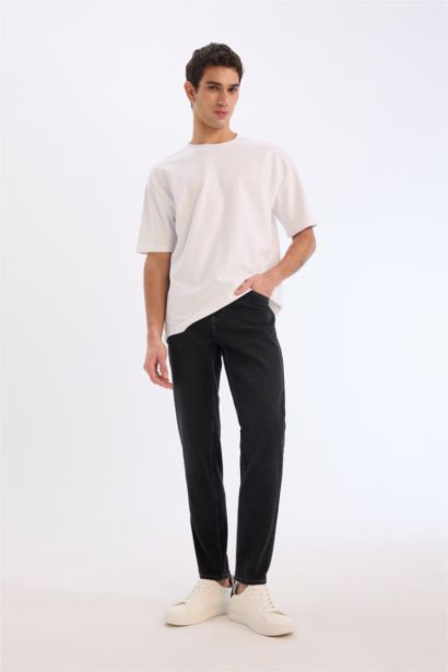Slim Tapered Fit Normal Waist Tapered Leg Jeans