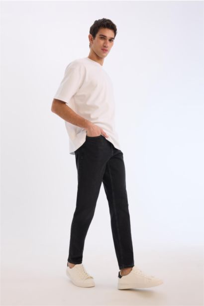 Slim Tapered Fit Normal Waist Tapered Leg Jeans