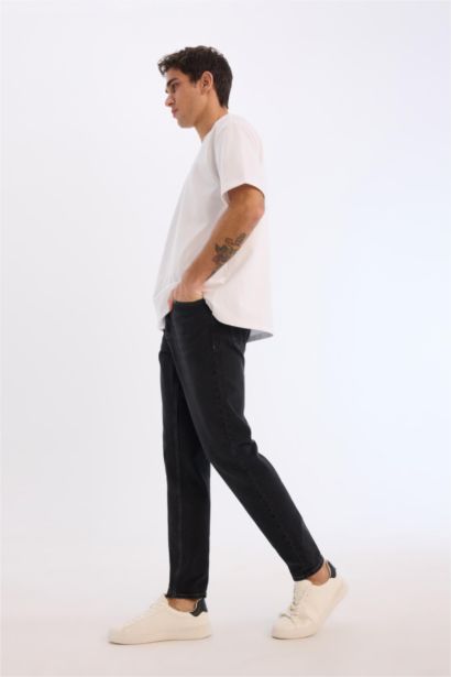 Slim Tapered Fit Normal Waist Tapered Leg Jeans