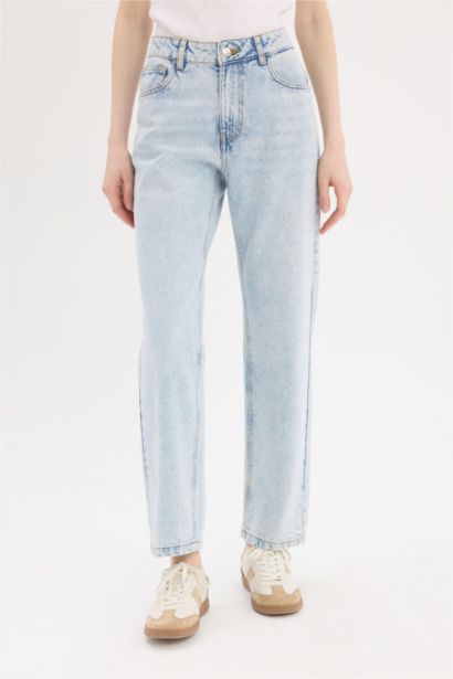 Джинсы с обычной посадкой на талии до щиколотки с эффектом стирки