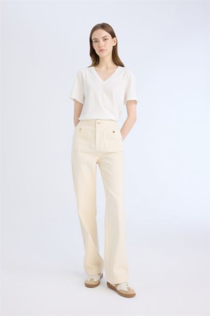 Джинсы в стиле 90-х с высокой талией