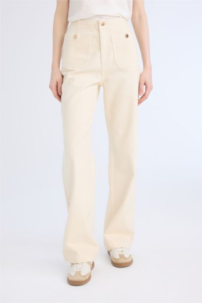 Джинсы в стиле 90-х с высокой талией