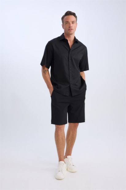 Short Bermuda en tissu texturé à coupe régulière