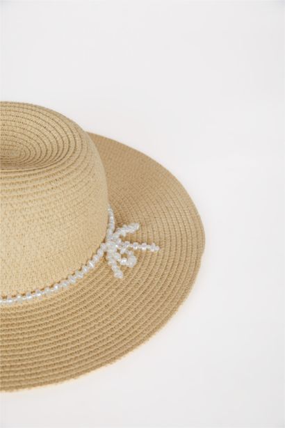 قبعة قش نسائي