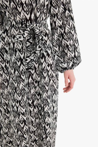 فستان طويل مطبوع قصة عادية بياخة مستديرة بحزام