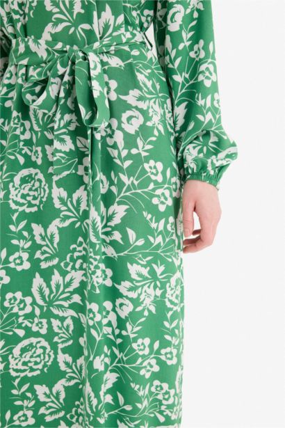 فستان طويل مطبوع قصة عادية بياخة مستديرة بحزام