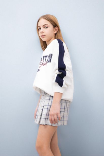 Girl Oversize Fit Crew Neck Slogan Printed Sweatshirt