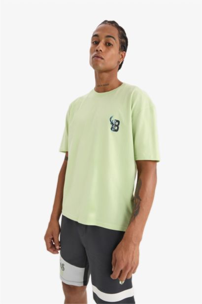 تيشيرت اوفر سايز برقبة مستديرة بطبعة من الخلف من ميلووكي باكس