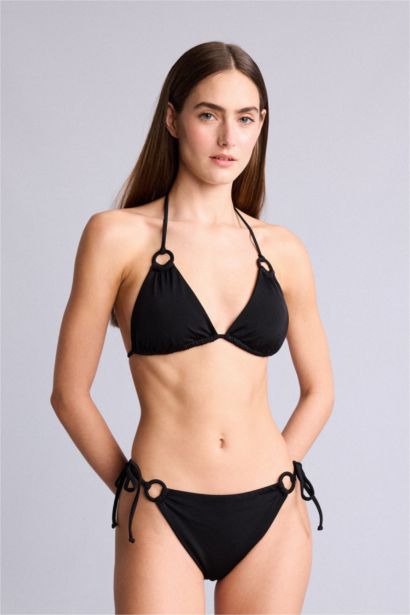 كلوت بكيني قصة عادية