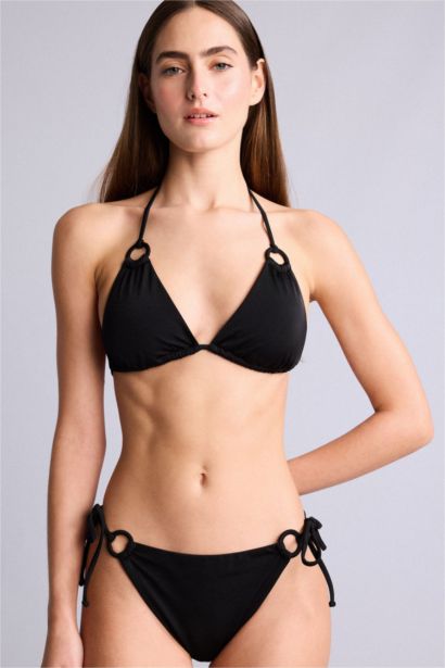 كلوت بكيني قصة عادية