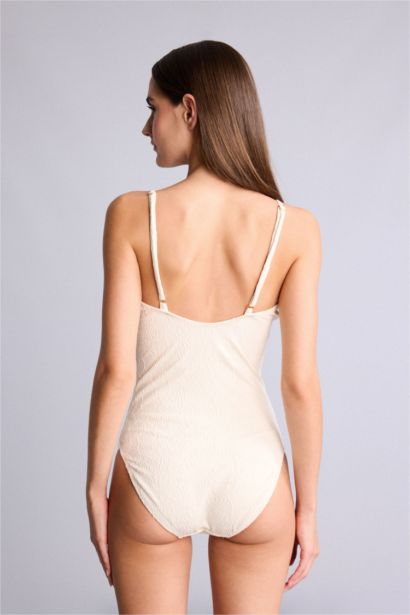 مايوه قصة عادية