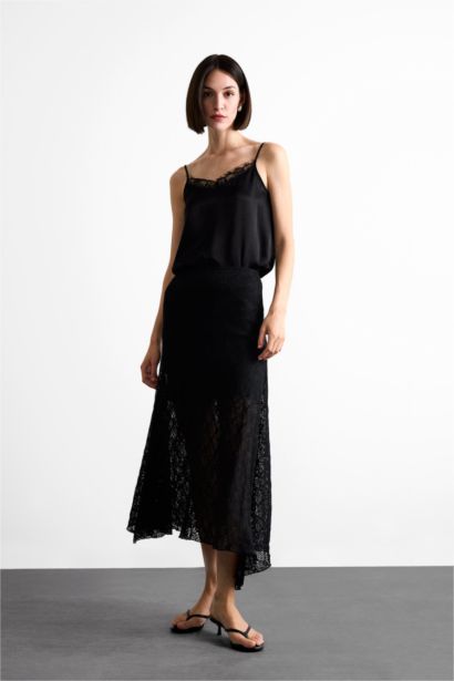 Basıc V Yaka Saten Askılı Bluz