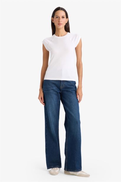 تيشيرت نص كم قصة ضيقة برقبة مستديرة