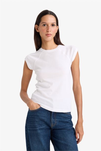 تيشيرت نص كم قصة ضيقة برقبة مستديرة