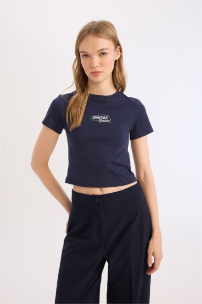 تيشيرت سليم فيت مضلع بطبعة حروف