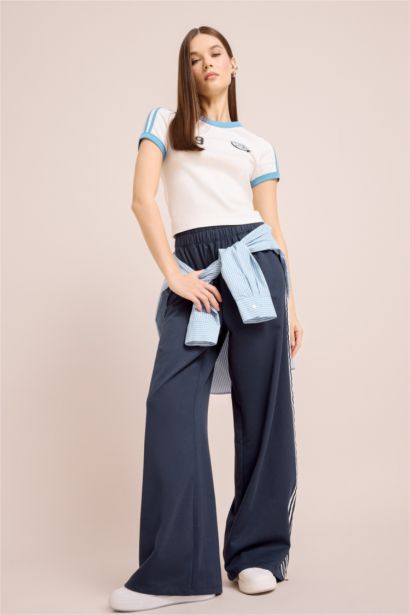 تيشيرت نص كم سليم فيت مضلع مطبوع