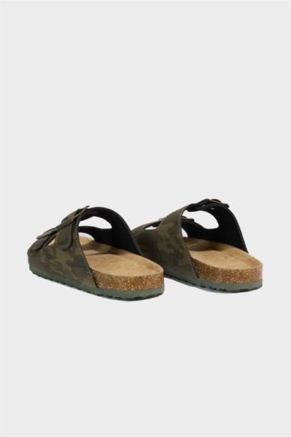 شبشب ولادي جلد صناعي بكعب مسطح