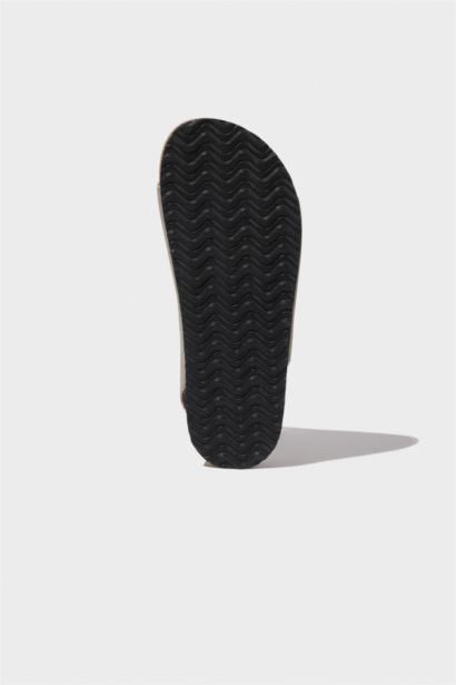 صندل بكعب مسطح