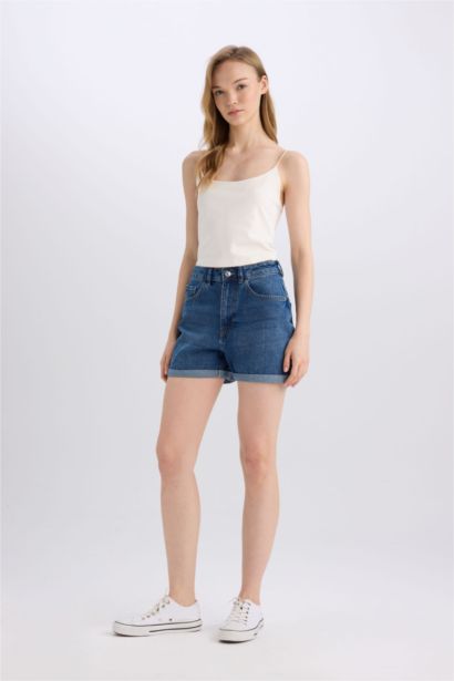 شورت جينز موم فيت بخصر عالي بحافة مطوية