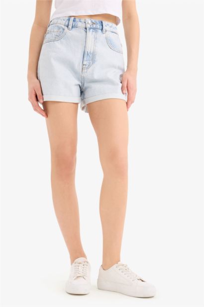 شورت جينز موم فيت بخصر عالي بحاقة مطوية