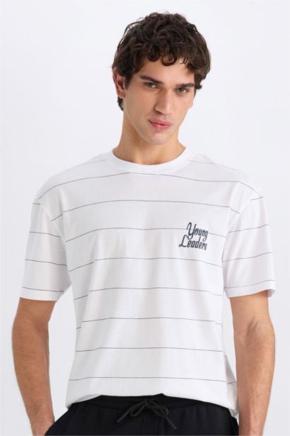 تيشيرت قطن اوفر سايز نص كم مطبوع برقبة مستديرة