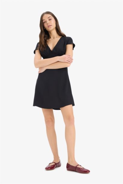 فستان نص كم قصير القماش المنسوج بياقة V