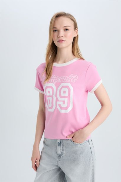 تيشيرت نص كم مطبوع بقصة عادية