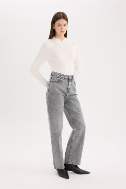 Jean taille haute à coupe droite avec pierres et à effet délavé