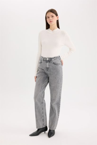 Jean taille haute à coupe droite avec pierres et à effet délavé