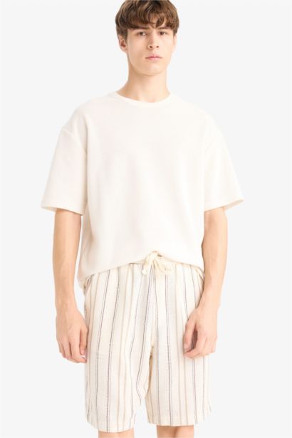 Regular Fit Jakarlı Çizgili Bermuda Şort