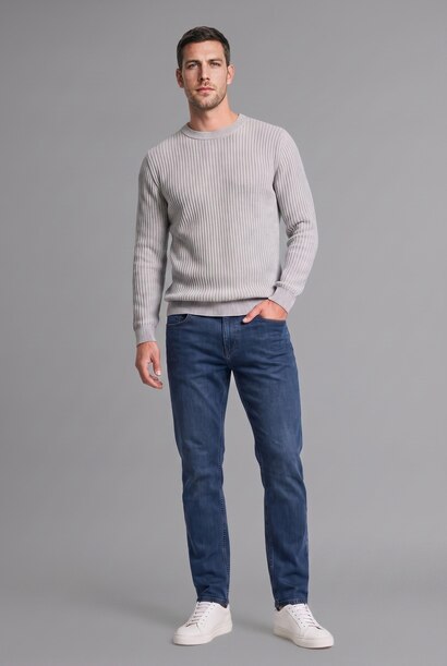 Standard Fit Crew Neck Ribbed Knit Pullover