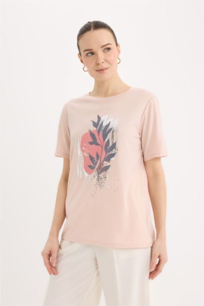 تيشيرت نص كم مطبوع  قصة عادية برقبة مستديرة