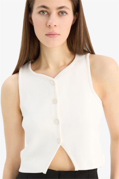 Regular Fit Crew Neck White Knitted Vest