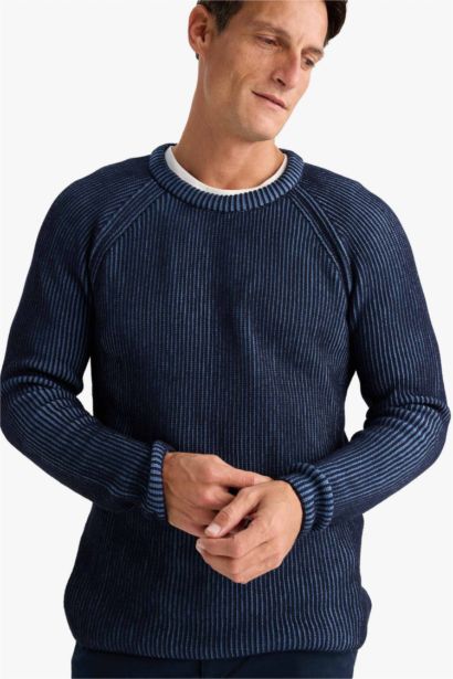 Pull tricot à col rond et coupe standard