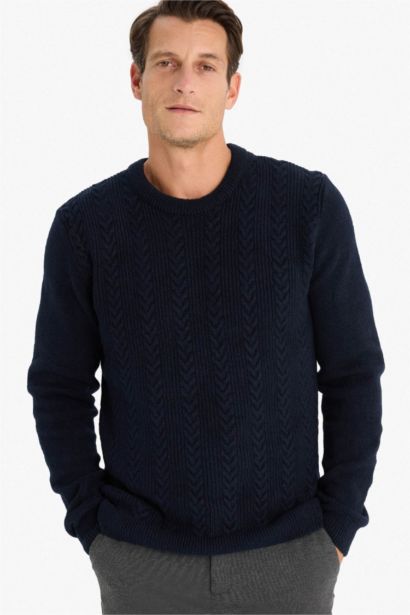 بلوفر تريكو قصة عادية برقبة مستديرة