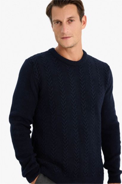 بلوفر تريكو قصة عادية برقبة مستديرة