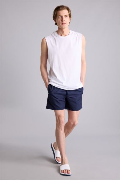 شورت سباحة قصير